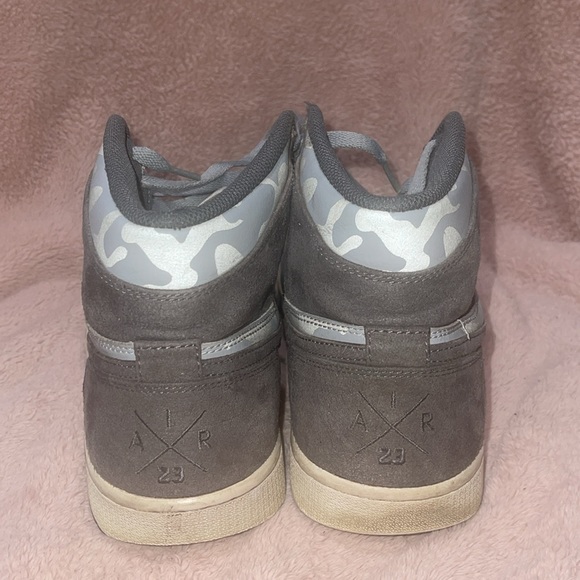 Men's Air Jordan 1 Retro High Wolf Grey AA3993-027 - Picture 7 of 12